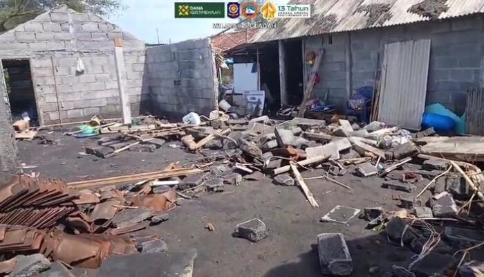 **Pantai Trisik, Destinasi yang Terkena Abrasi Parah – 3 Warung dan 1 Rumah Rusak!**