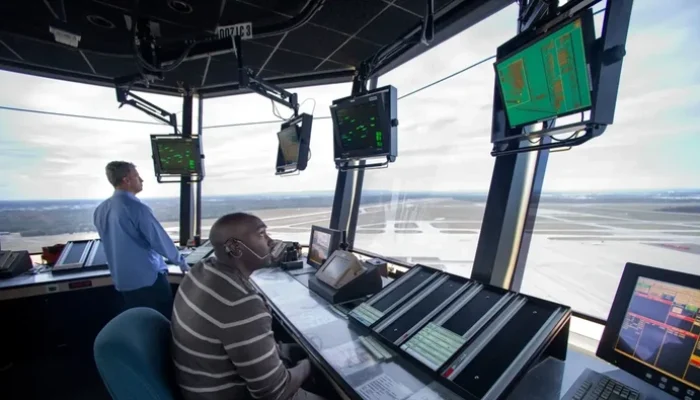 Krisis Menara Kendali Bandara AS: Ribuan Penerbangan Terhambat dalam Badai Kegagalan