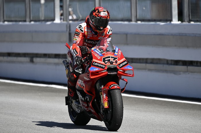 Bagnaia Jatuh Lagi, Jatuh Lagi: Apakah Ini Pertanda Akhir Zaman MotoGP?