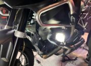 **Tangani Lubang Jalanan dengan Lampu Tembak Osram & Duromoto, Solusi Touring Malam**