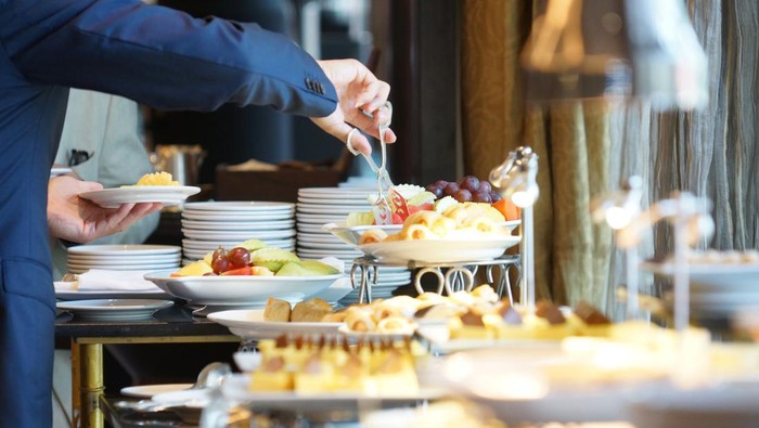 **Rombongan 140 Wisatawan Dihentikan di Restoran Kedai Thiwul Kukus, Gunungkidul: Kisah Menarik dari Pihak Restoran yang Sempat Menahan Bos Travel Tanpa Bayar!**