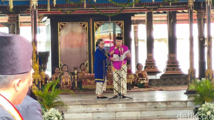 **Komentar Sultan HB X Usai Dikirimi Surat Undangan Jumenengan PB XIV: Pesona Eksotis Keraton Surakarta dan Jogja**