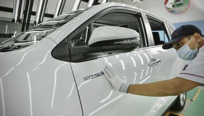 “Toyota Hybrid Menyapu Debu Global, Indonesia Jadi Saksi Pertama!”