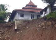 Masjid Bersejarah di Cirebon Terancam Ganasnya Abrasi Sungai – Update 1