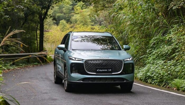 **Perbandingan Lepas L8 dengan Chery Tiggo 8 CSH: Platform Baru untuk Performa Premium**