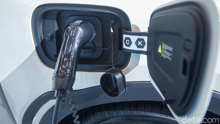 BYD Introduce Super Fast Charging Tech, 5 Minutes Adds 400 Km Range