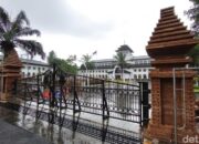 **Gerbang ‘Candi Bentar’ di Gedung Sate: Pesona Arsitektur yang Wajib Dikunjungi**