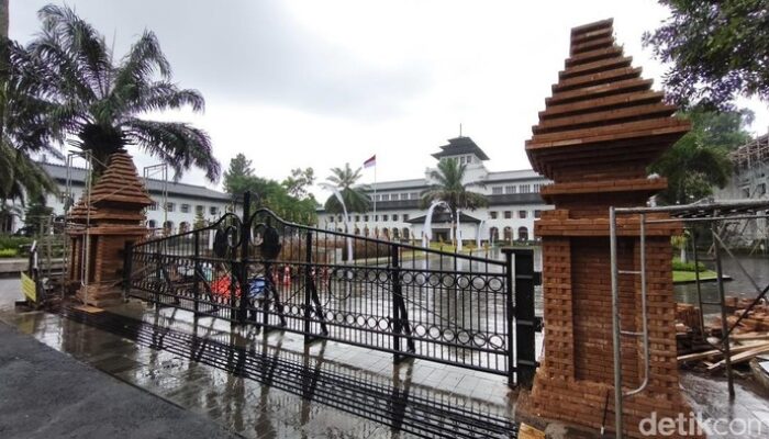 **Gerbang ‘Candi Bentar’ di Gedung Sate: Pesona Arsitektur yang Wajib Dikunjungi**