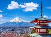 **Gunung Fuji dan Peringatan Beruang: Sebuah Perjalanan Antara Keindahan dan Kewaspadaan**