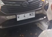 Nopol Nyeleneh Viral! W4NDI di Depan, T1ARA di Belakang: Fenomena Unik di Dunia Otomotif