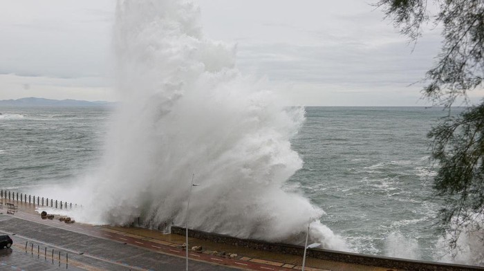 5 Pantai Paling Berbahaya di Dunia yang Akan Membuatmu...