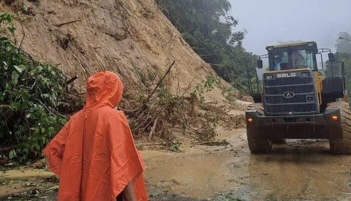 **Petualangan di Lembah Anai: Banjir, Longsor, dan Keindahan Alam yang Menawan**