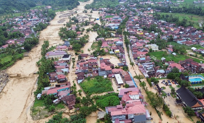 Galodo di Sumbar: Banjir Bandang Menerjang, Bandara Tetap Beroperasi, Event Wisata Terpaksa Batal
