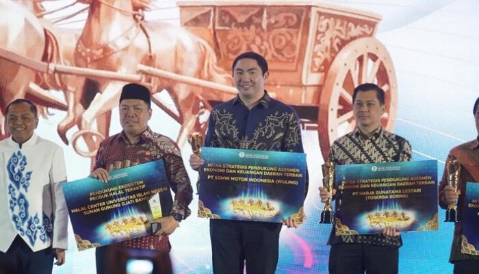 Bank Indonesia Anugerahkan Wuling Penghargaan Mitra Strategis 2025: Kemitraan yang Membuat industri Otomotif Bernapas lebih Lega