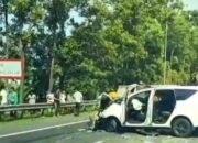 “Viral Innova Putih Nyalip Lewat Bahu Jalan Berujung Celaka: Bukan Hanya Kebodohan, Tapi…”