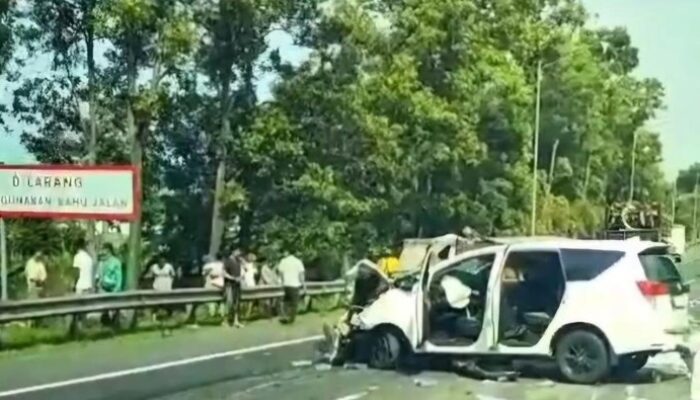 “Viral Innova Putih Nyalip Lewat Bahu Jalan Berujung Celaka: Bukan Hanya Kebodohan, Tapi…”