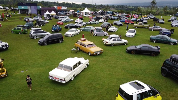 Ratusan Pengguna Mobil Klasik Kumpul di Bogor, Ada Apa? - Update 1