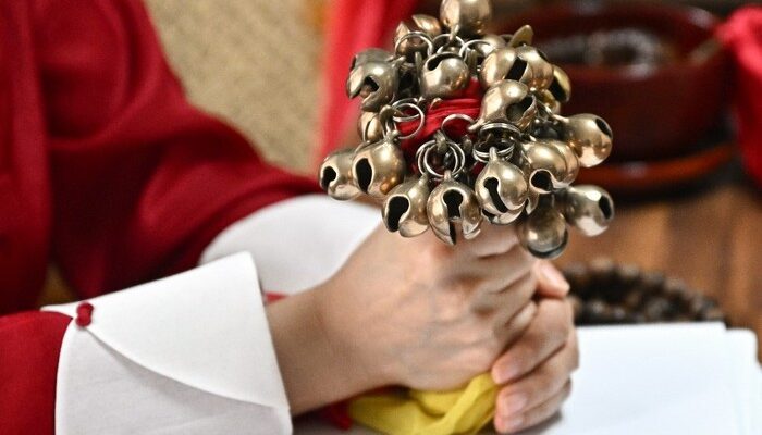 800 Ribu Dukun di Korea? Asosiasi Bantah, Namun Viralnya Memicu Pertanyaan Besar tentang Tradisi Nusantara!