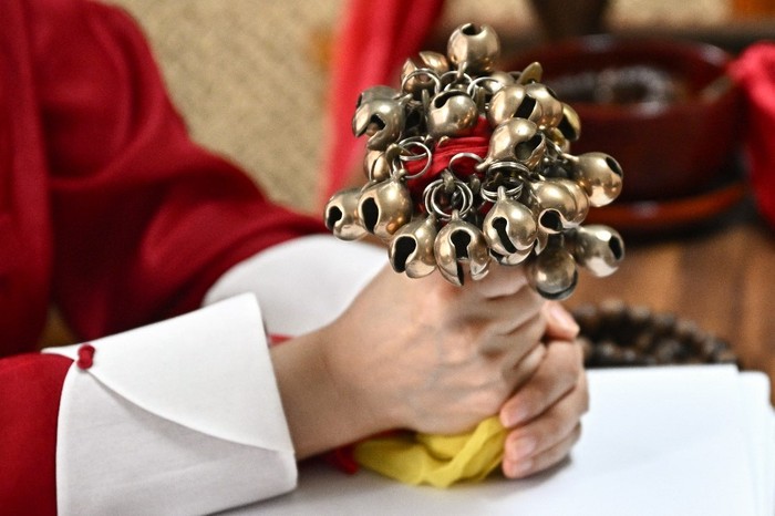 800 Ribu Dukun di Korea? Asosiasi Bantah, Namun Viralnya Memicu Pertanyaan Besar tentang Tradisi Nusantara!