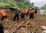 Jalur Kereta Api di Sumatera Tertimbun Longsor, Terendam Banjir – Update 1