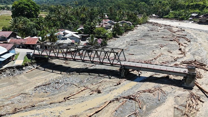 **Eksplorasi Alam Sumatera: Banjir Ekstrem, Kayu Gelondongan, dan Keindahan Tersembunyi di Aceh, Sumut, & Sumbar**