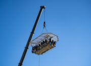 Sky Dining Mencekam: Kecelakaan Derek yang Membuat Sekeluarga Terjebak 2 Jam di Udara