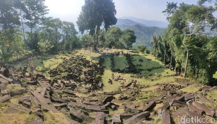 “Peneliti: Gunung Padang Menantang Sejarah, Lebih Tua dari Piramida Giza!”