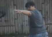 **Ditegur Potong Jalan, Pengemudi Suzuki Karimun di Pondok Indah Acungkan Pedang: Analisis Aksi Arogansi di Jalan Raya**