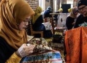 **Motif-Motif Batik Baru yang Eksotis di Kampung Batik Cigadung, Bandung**