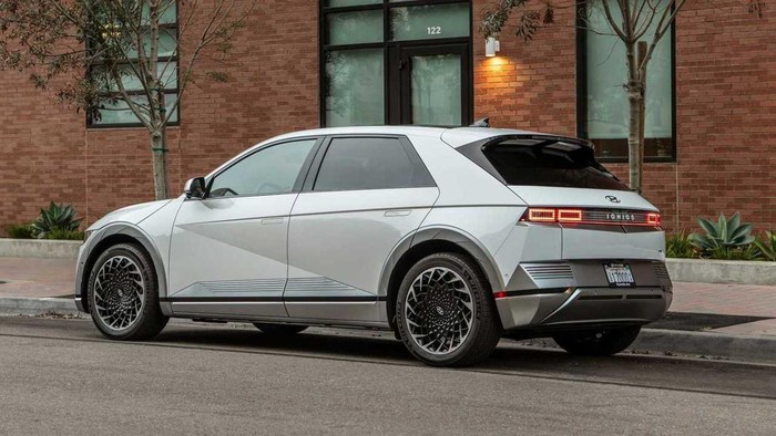 **Ketumpahan Air Minum di Hyundai Ioniq 5, Biaya Servis Mencap Rp 200 Juta!**