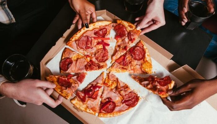 **16 Turis Bikin Pemilik Restoran Italia Ngamuk, Mereka Pesan Terlalu Sedikit**