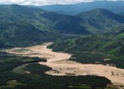 **Banjir Besar di Aceh-Sumut-Sumbar: Klaim Baru KLH Meninjau Ulang Izin Perusahaan**