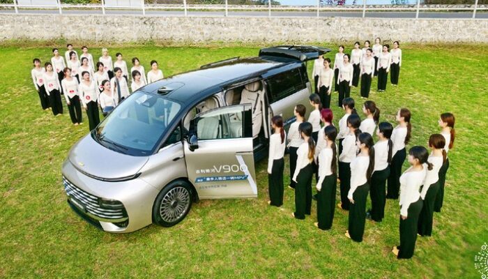 Geely Galaxy V900, MPV Pesaing Alphard-Denza dengan Kapasitas 42 Penumpang