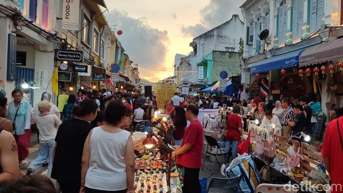 **Phuket, Destinasi Berkualitas dengan Kearifan Lokal yang Menghipnotis**