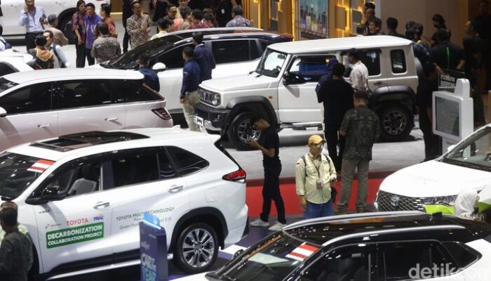 “Penjualan Mobil di RI 2025: Krisis Industri Menyentuh Tepi Terendah Pasca Pandemi”