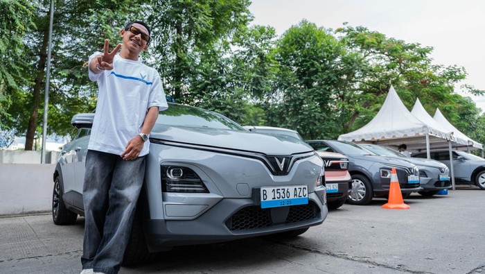 **Beckham Putra Memilih VinFast VF6 untuk Mobilitas Modern**