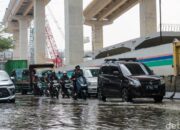 “Inilah Risiko Pakai Ban Kendaraan di Jakarta Utara saat Banjir Rob!”