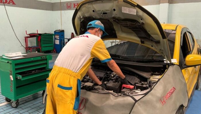 **Bencana Banjir Menghancurkan 100 Mobil, Honda Turun Tangan**