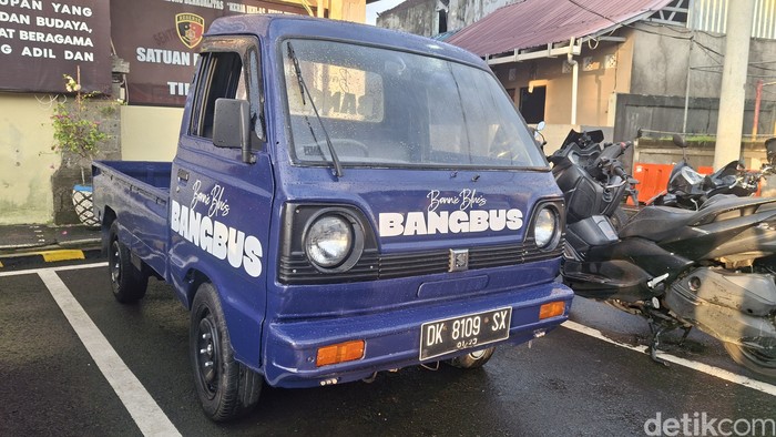 **Polisi Amankan Mobil Cary Bagong 'Bonnie Blue's Bangbus' untuk Produksi Film Porno**