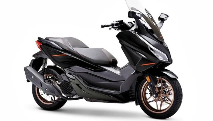 **Honda Luncurkan Forza 125: Skutik Gambot dengan Performa Mesin Mungil**