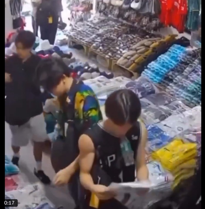 Viral, 4 Turis Jepang Curi Pakaian di Ubud Bali: Kisah Sensasional di Pulau Seribu Tempat Wisata