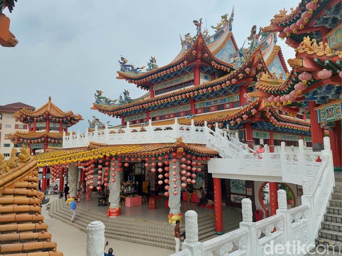 **Eksplorasi Megahnya Kuil Thean Hou, Kuil Buddha Terbesar di Kuala Lumpur**