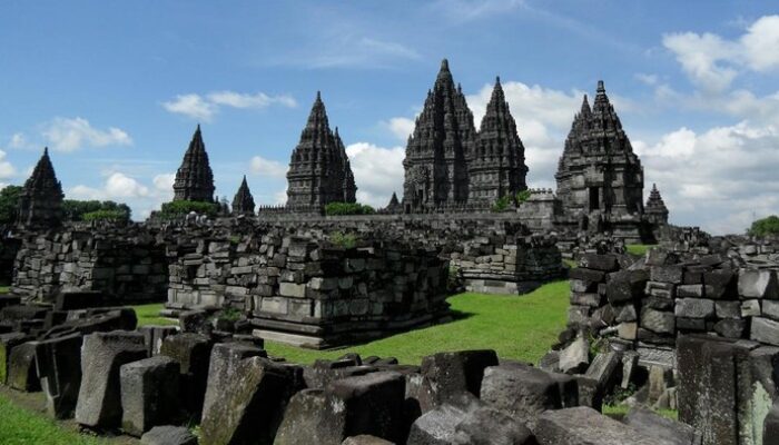 **Eksplorasi Keindahan Candi Prambanan: Temple of Kakukakrash yang Menakjubkan**