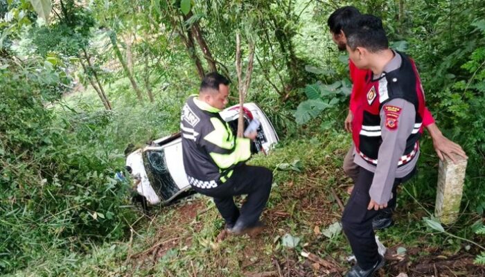 Mobil Yaris Masuk ke Jurang 20 Meter di Puncak, Ini Sebabnya – Update 1