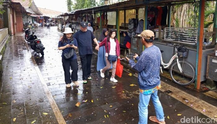 Candi Mendut Dipugar, Omzet Pedagang Anjlok: Kisah Dua Dunia yang Beradu