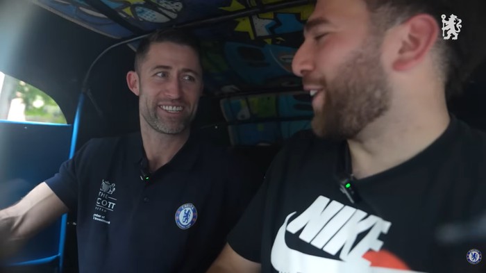 Legenda Chelsea Gary Cahill, Blusukan di Jakarta dengan Bajaj yang Nyeleneh!