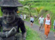 **Misteri Pariwisata Bali: Turis Penuh Jalan, Hotel Kosong di Nataru 2025**