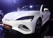 **Seberapa Laris Sedan Listrik di Indonesia? Analisis Penjualan dan Tren Terkini**