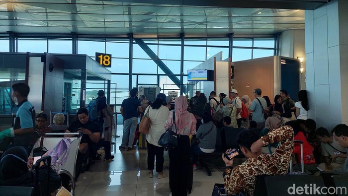 **Libur Nataru 2026, Bandara Soekarno-Hatta Penuh, Perjalanan ke Bali Ramai**