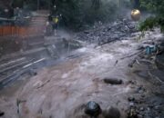 Banjir Bandang Menerjang Wisata Guci, Kolam Air Panas Menghilang!